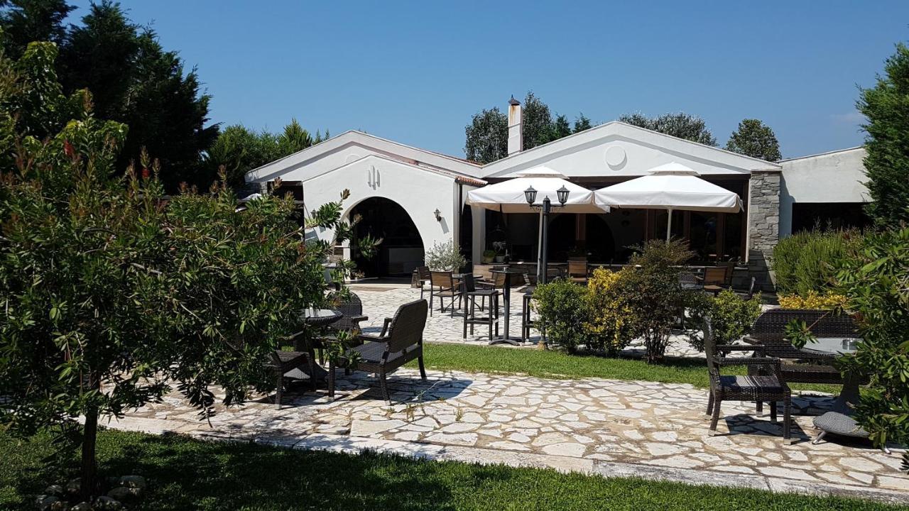 To Portego Tis Anatolis Néa Péramos Εξωτερικό φωτογραφία